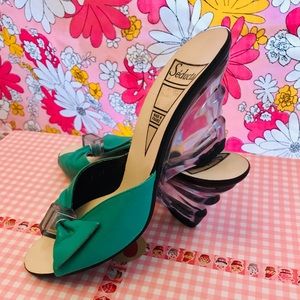 1980’s Peep toe wedges with lucite